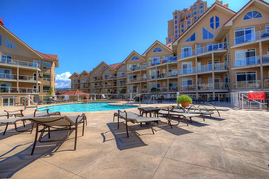 Exterior at Discovery Bay Resort, Kelowna