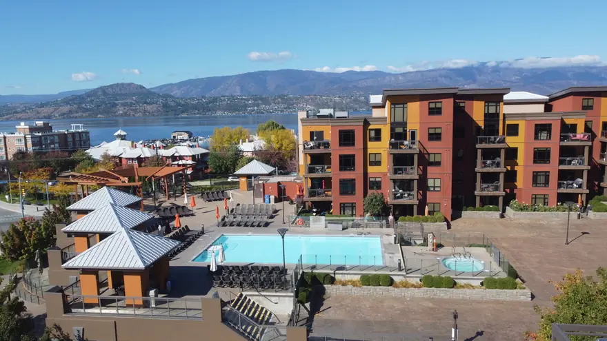 Exterior at Playa del Sol, Kelowna