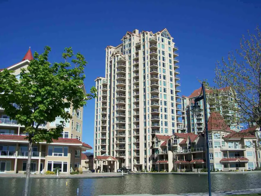 Exterior at Sunset Waterfront Resort, Kelowna